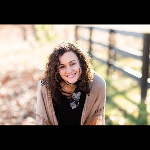 Meet your Posher, Cynthia - Picture 1 of 1